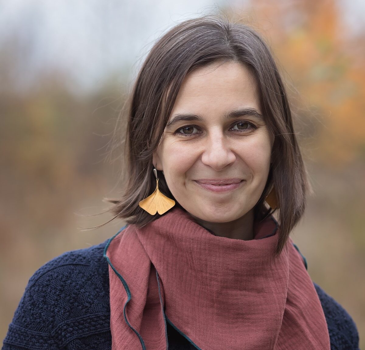 PRZYJAZNA_sesja_jesienna_szale_chusty_handmade_ kobieta