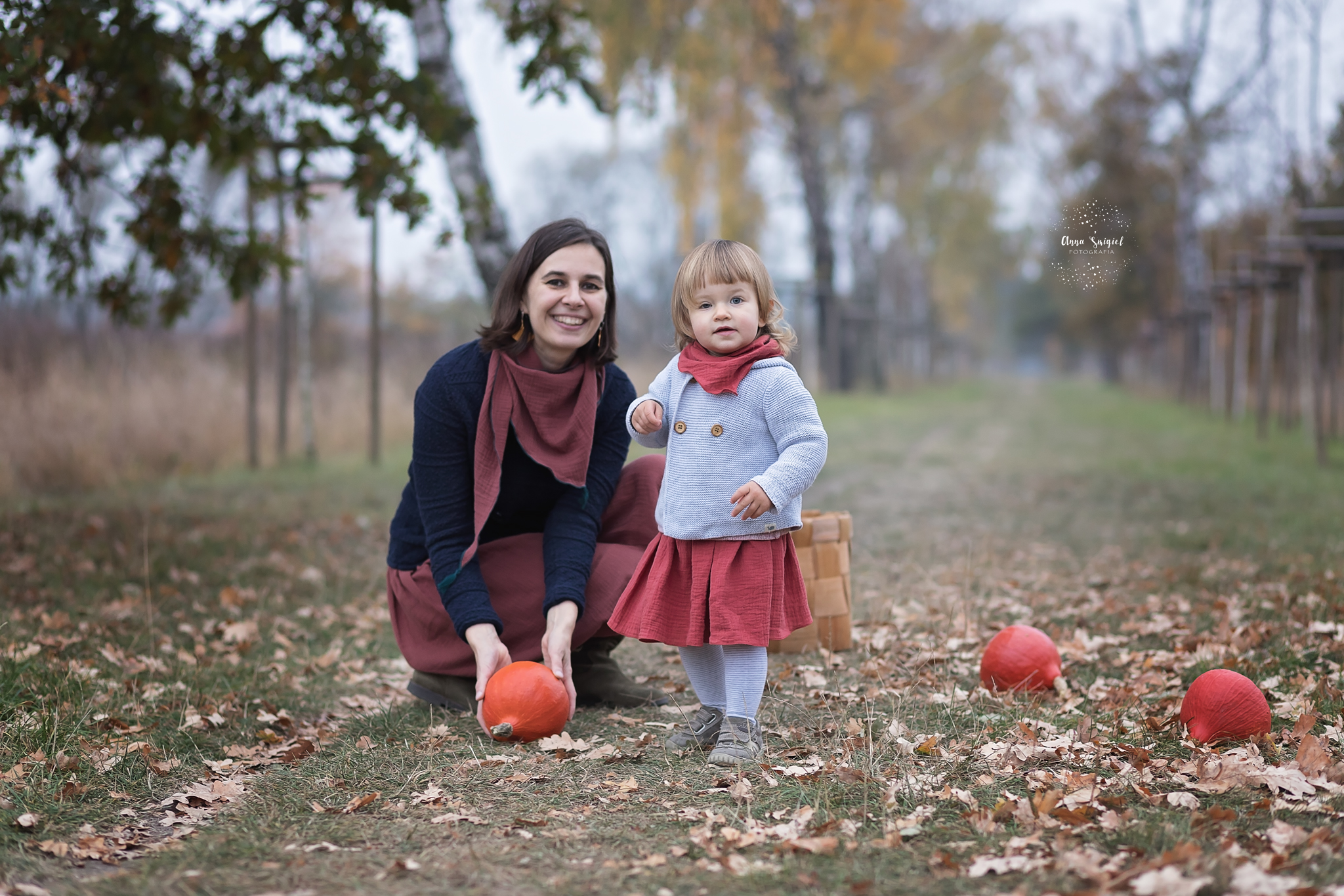 PRZYJAZNA_sesja_jesienna_szale_chusty_handmade_ mama_corka_dynie