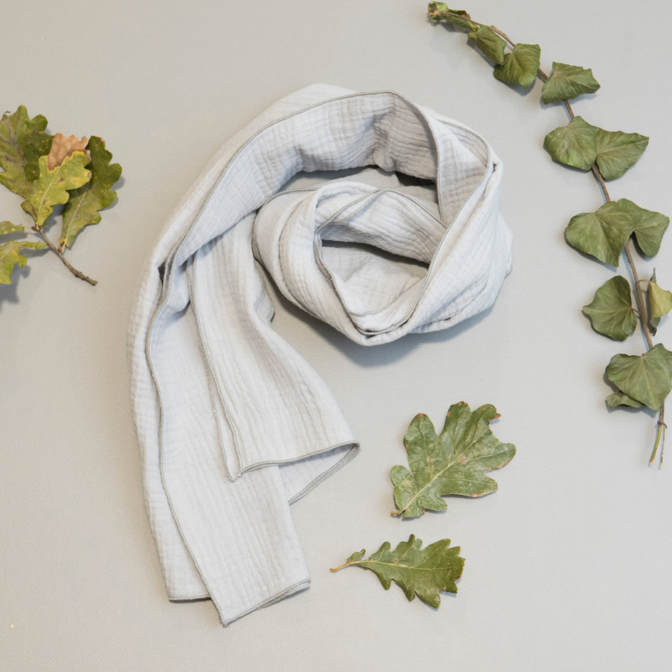 Muślinowy szal siwy