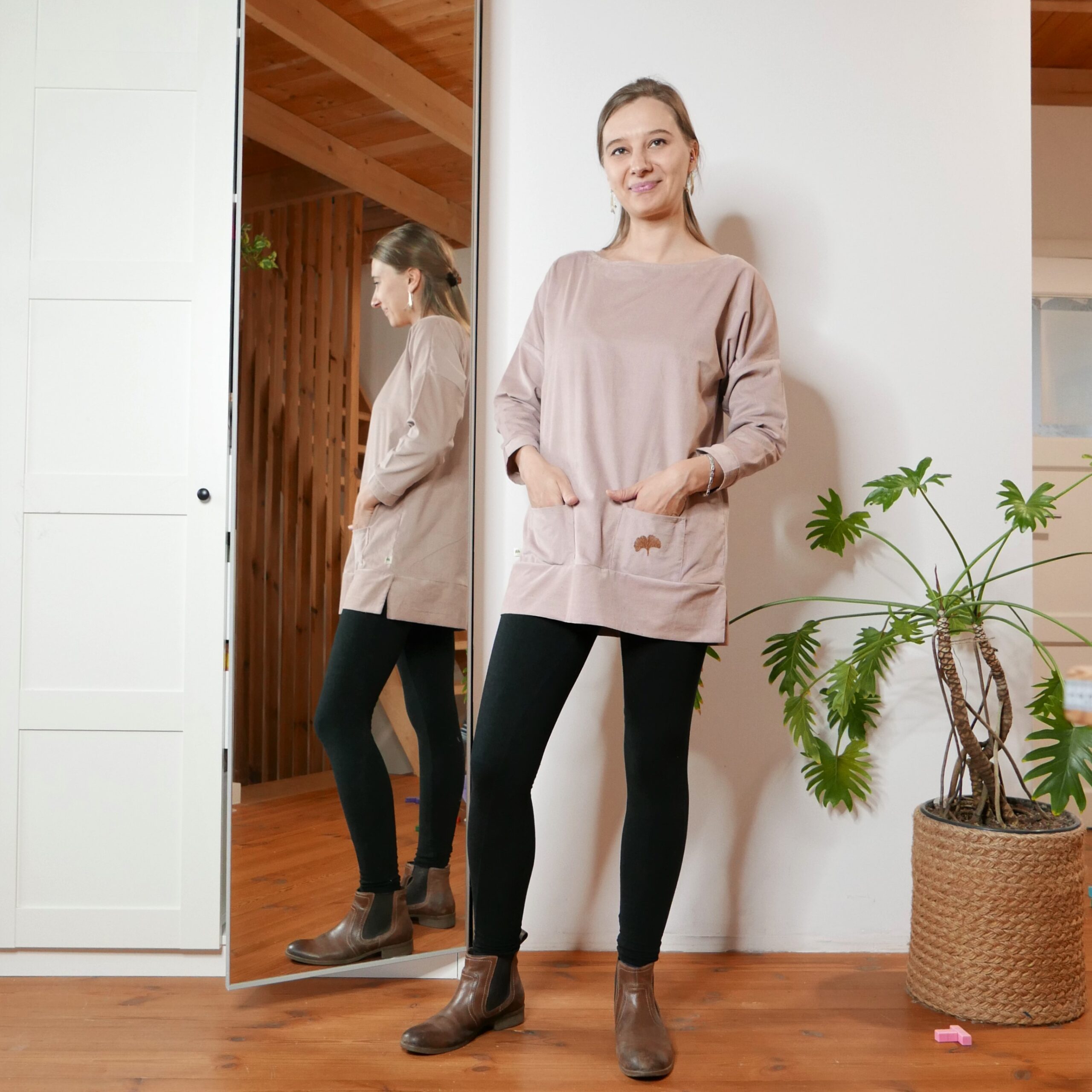 Sztruksowa tunika z haftem