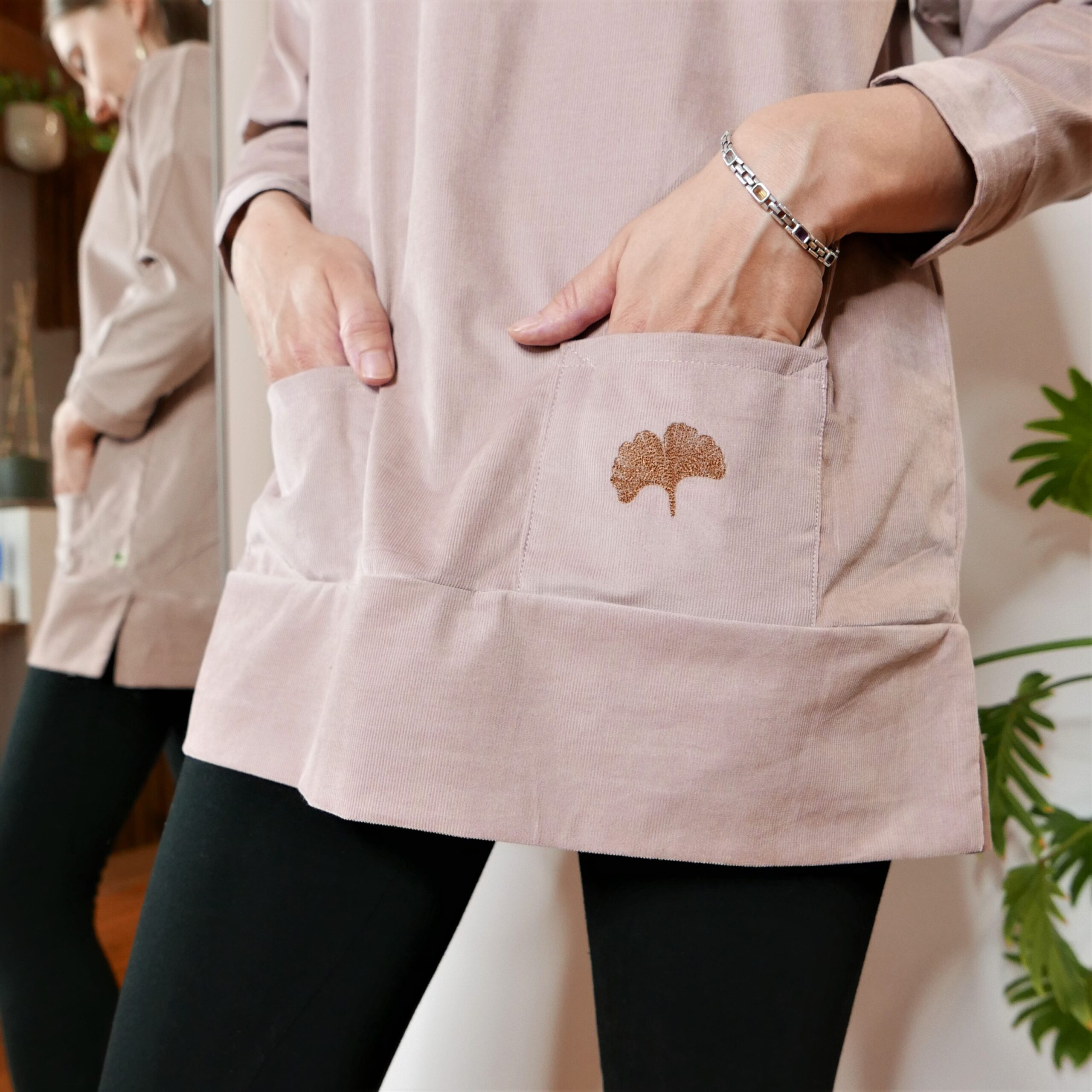 Sztruksowa tunika z haftem