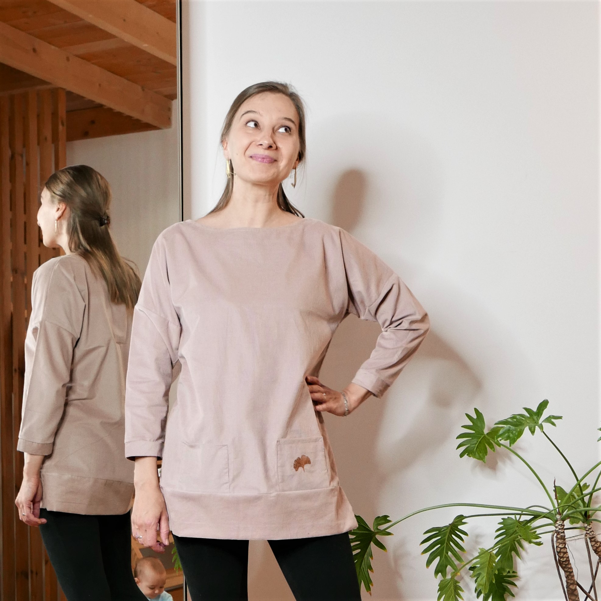 Sztruksowa tunika z haftem