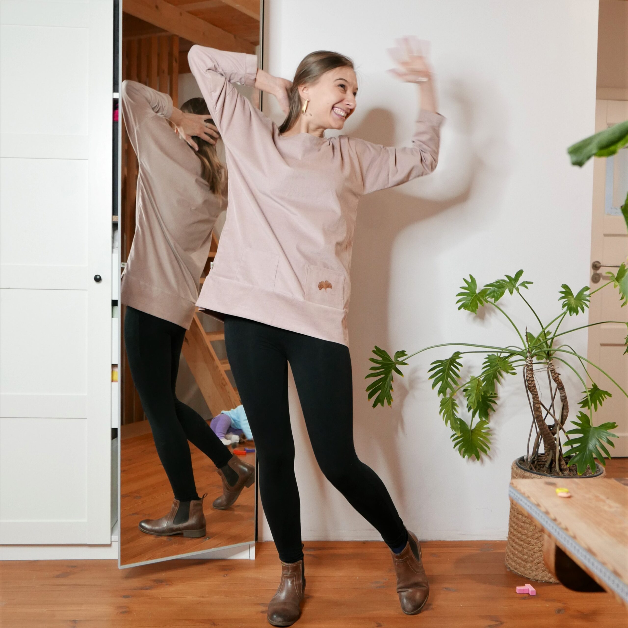 Sztruksowa tunika z haftem