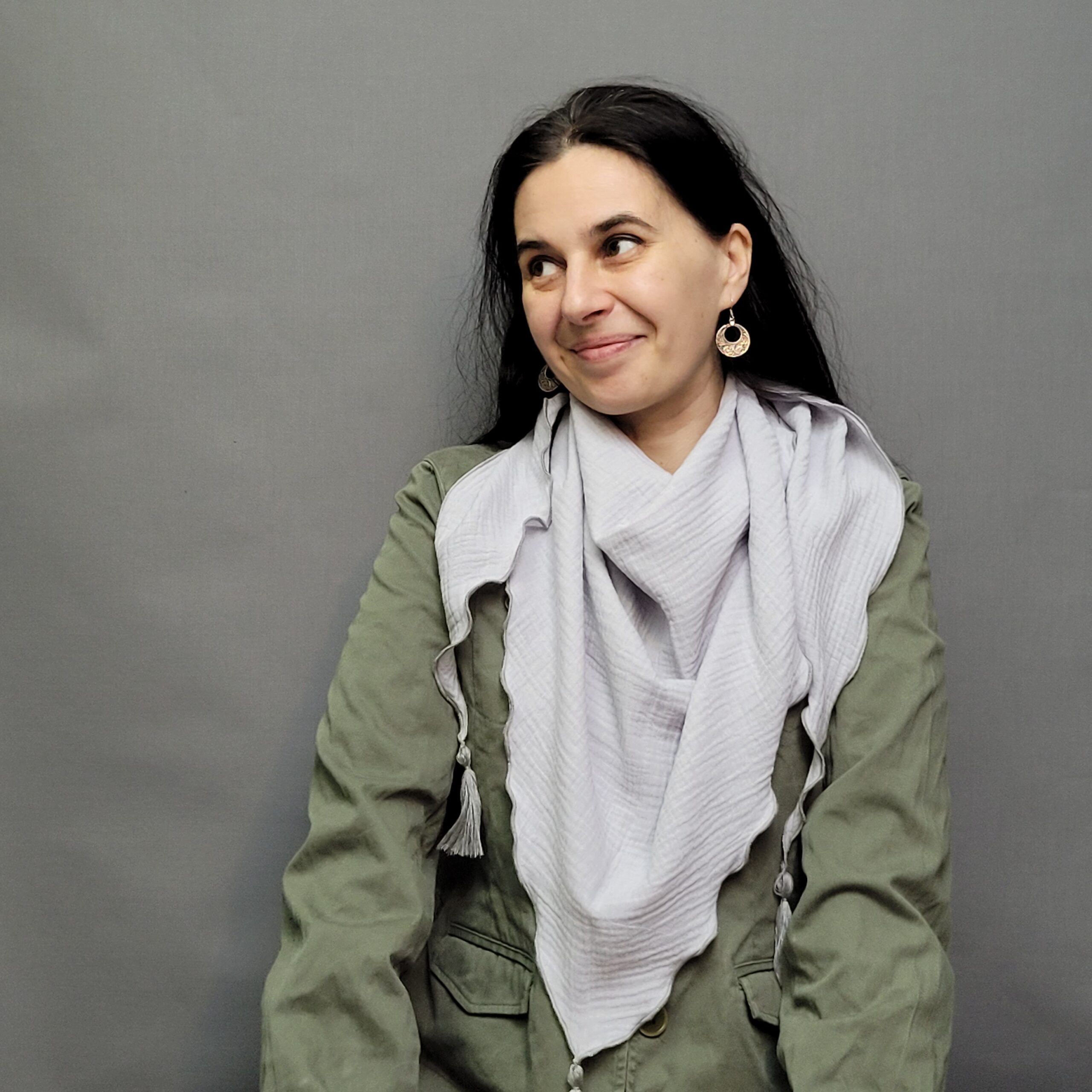 Duża muślinowa chusta siwa