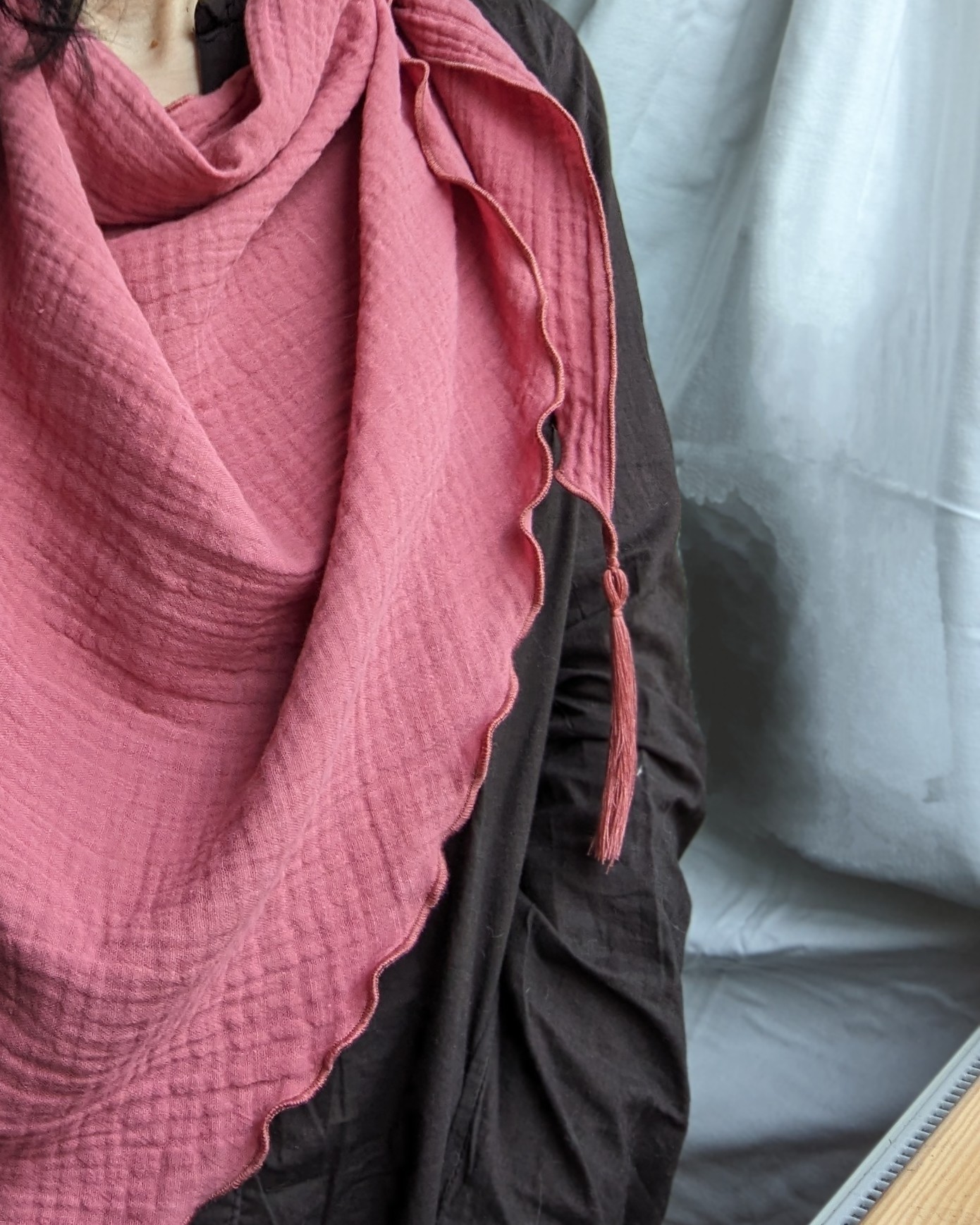 Duża muślinowa chusta róż marsala