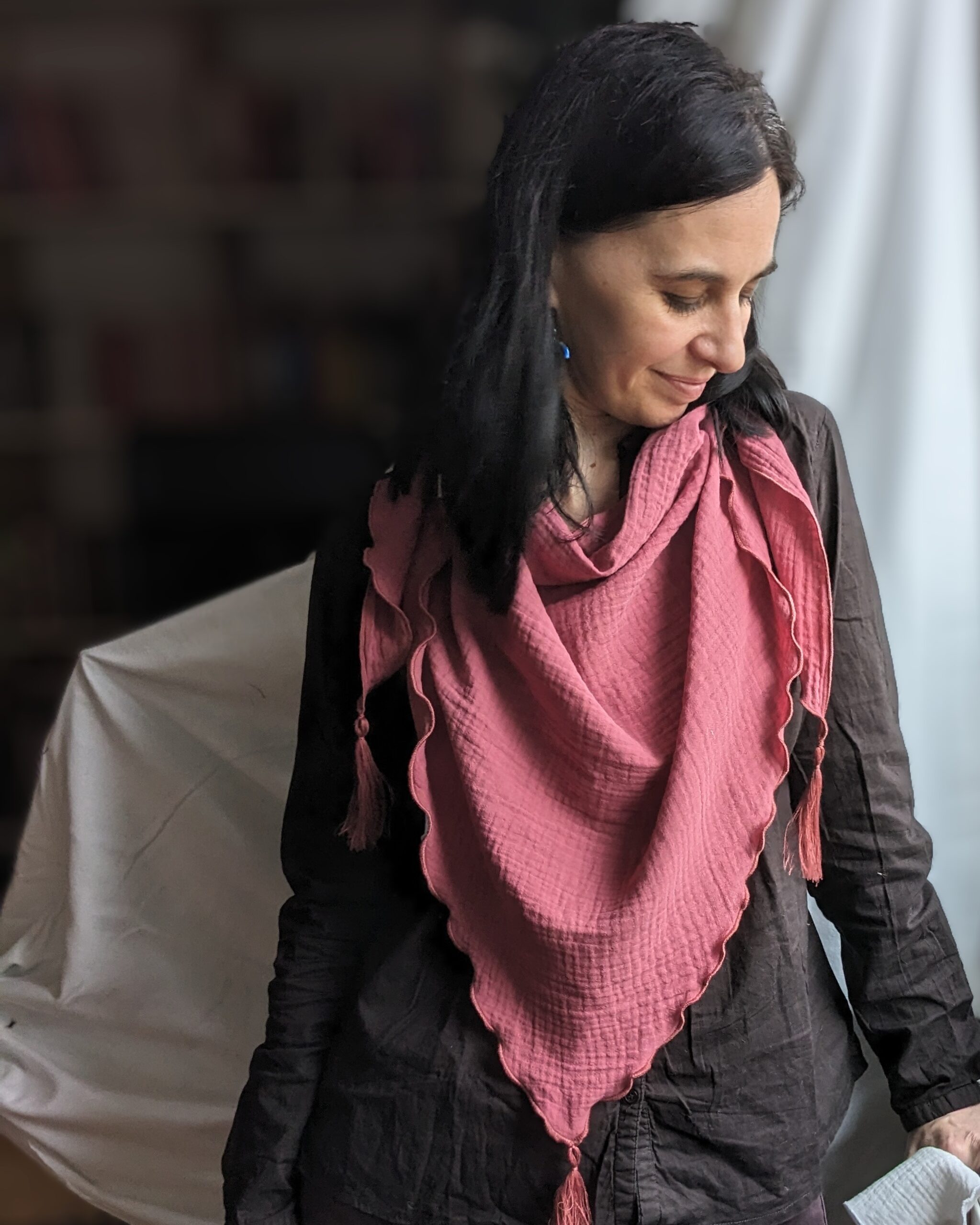 Duża muślinowa chusta róż marsala