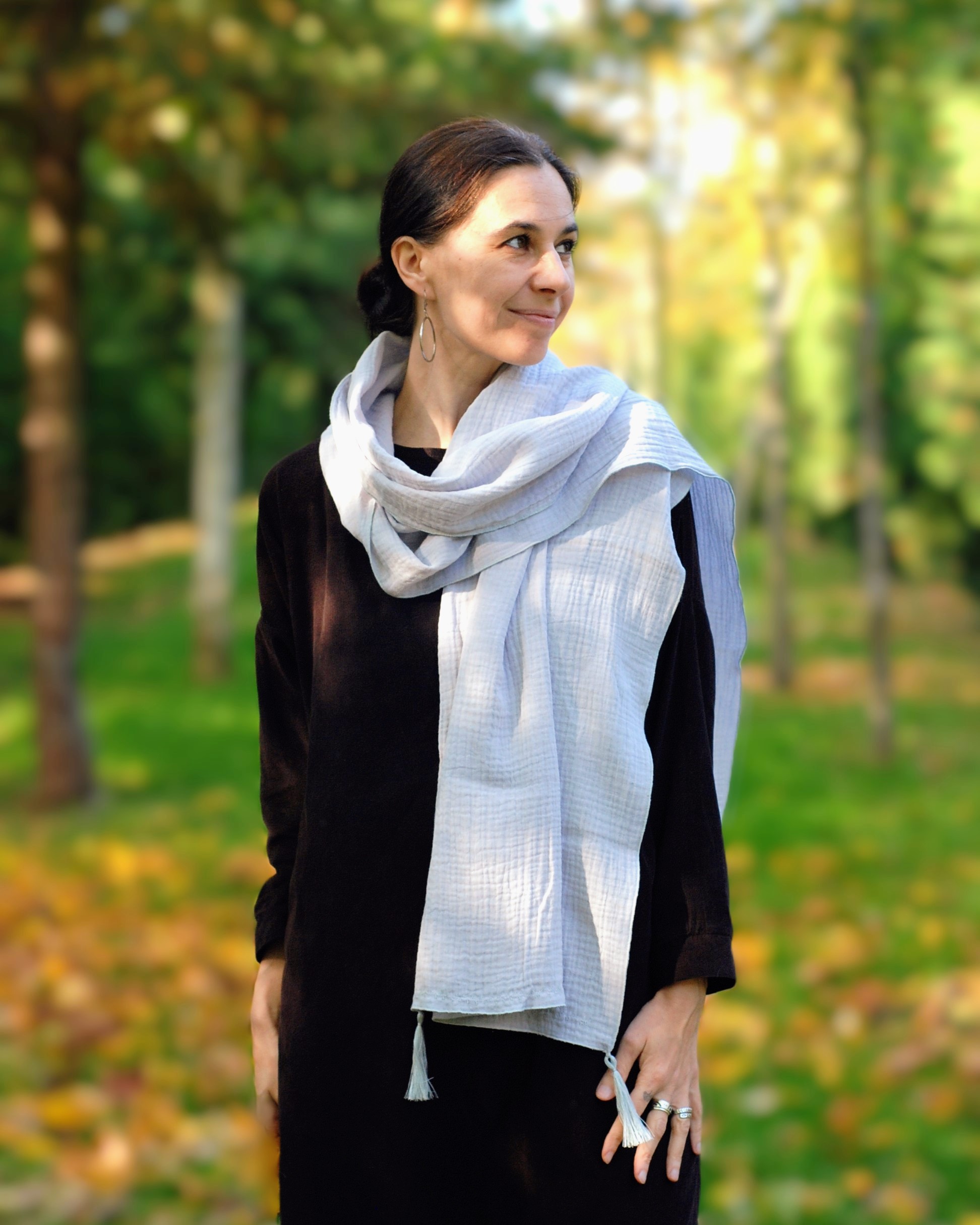 Muślinowy szal siwy