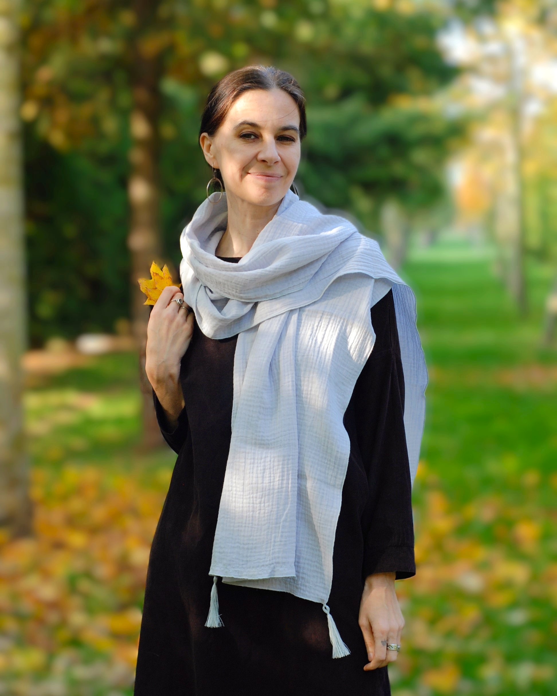 Muślinowy szal siwy