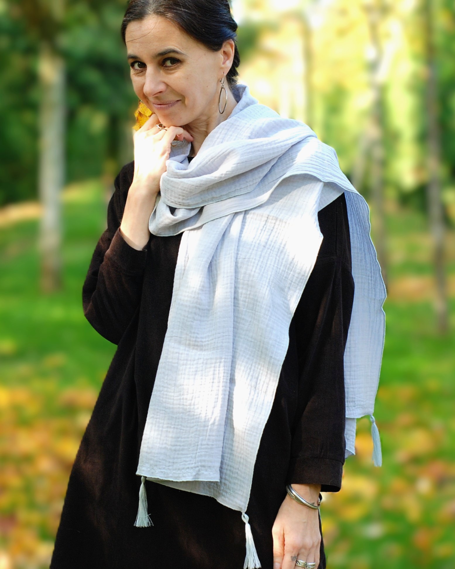 Muślinowy szal siwy