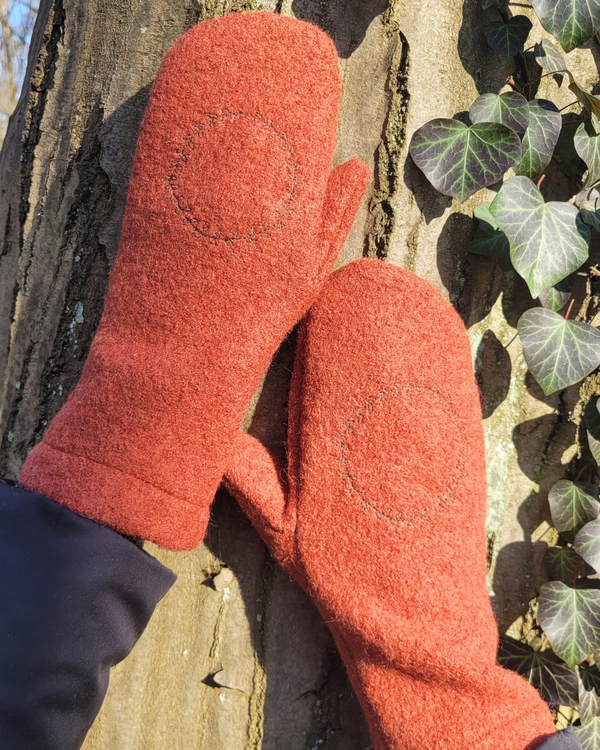 wełniane rękawiczki z wianuszkiem