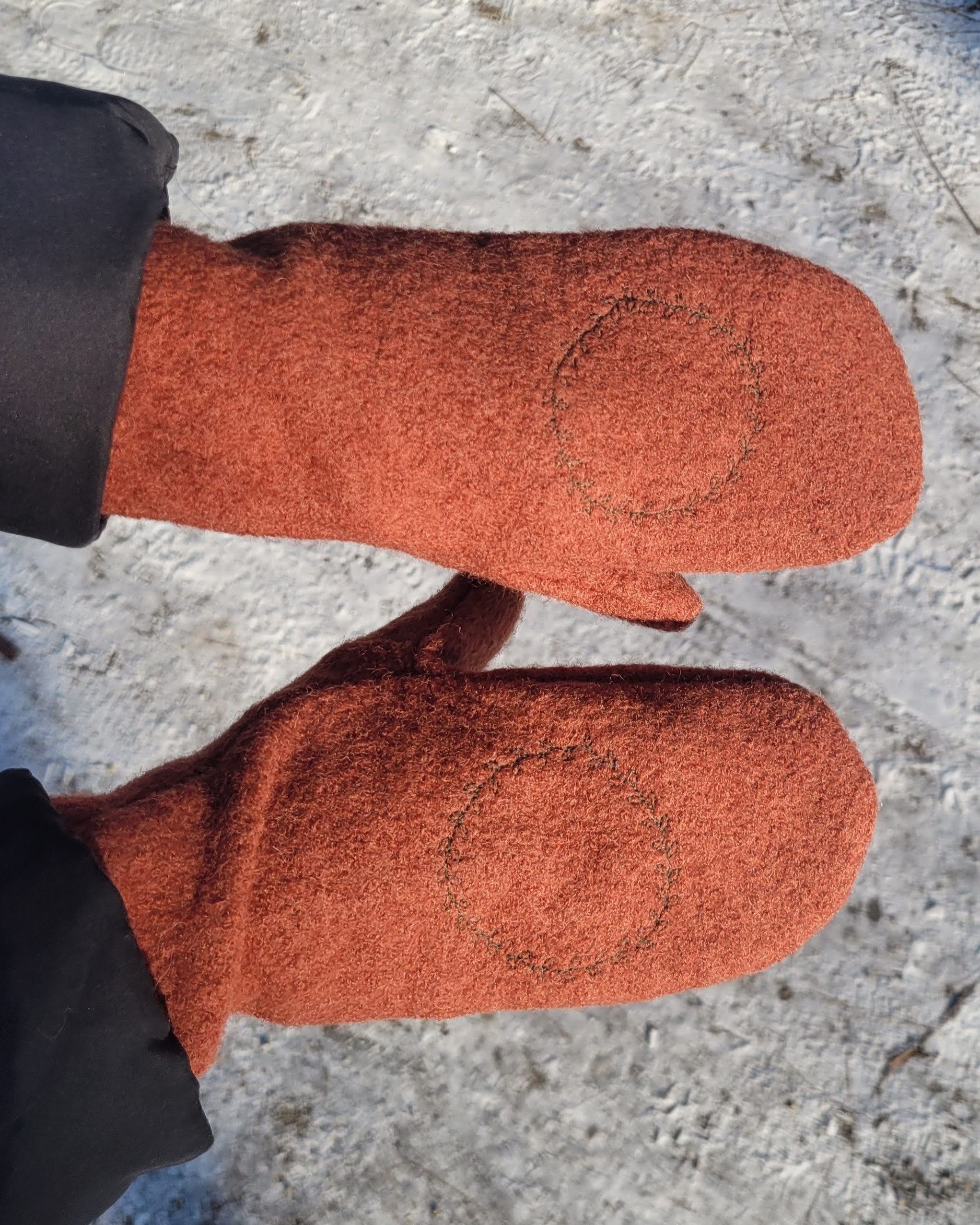 wełniane rękawiczki z wianuszkiem